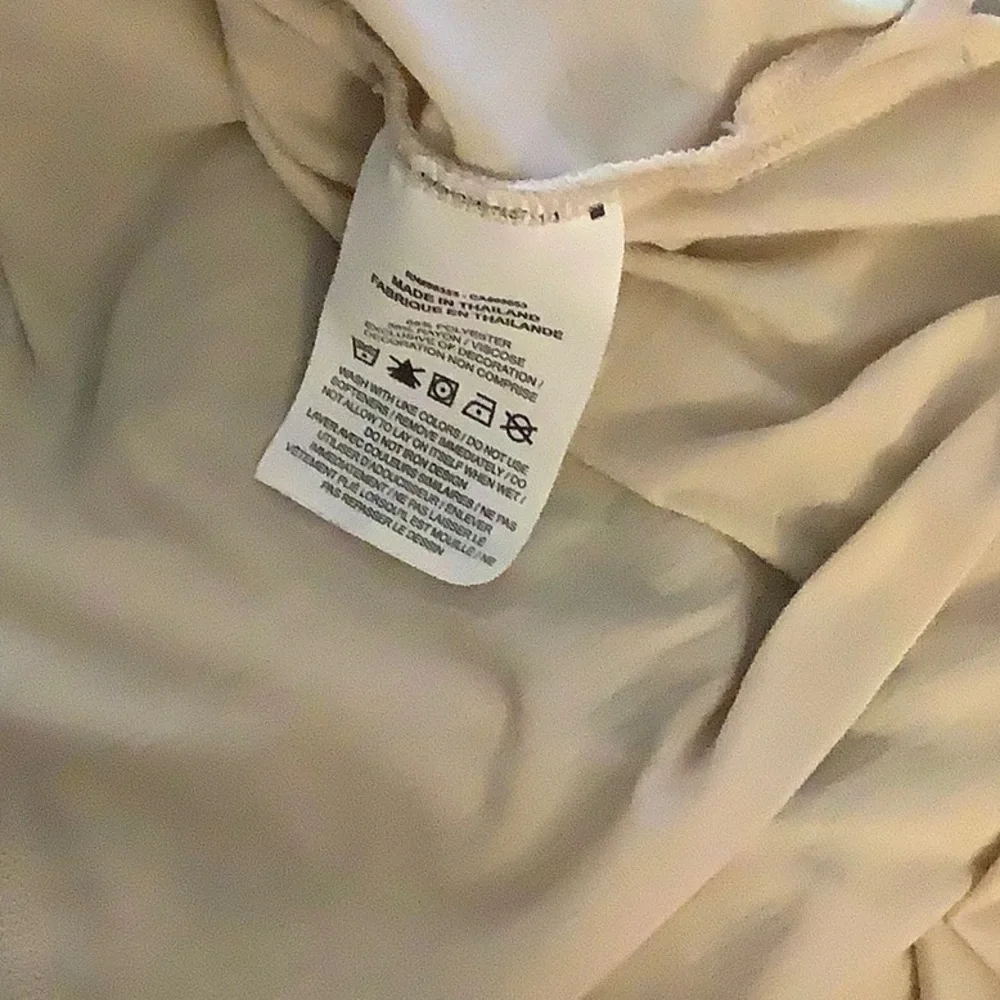 Nike Dri-FIT Woman’s Short-Sleeve Tee in Light Beige Sz Med